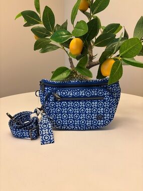 NWT Lug Switchline Sling Bag | Tile Floral